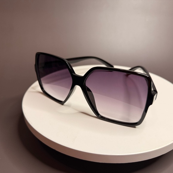 She_Stylish Accessories - Elegant Black and Purple Women's Sunglasses